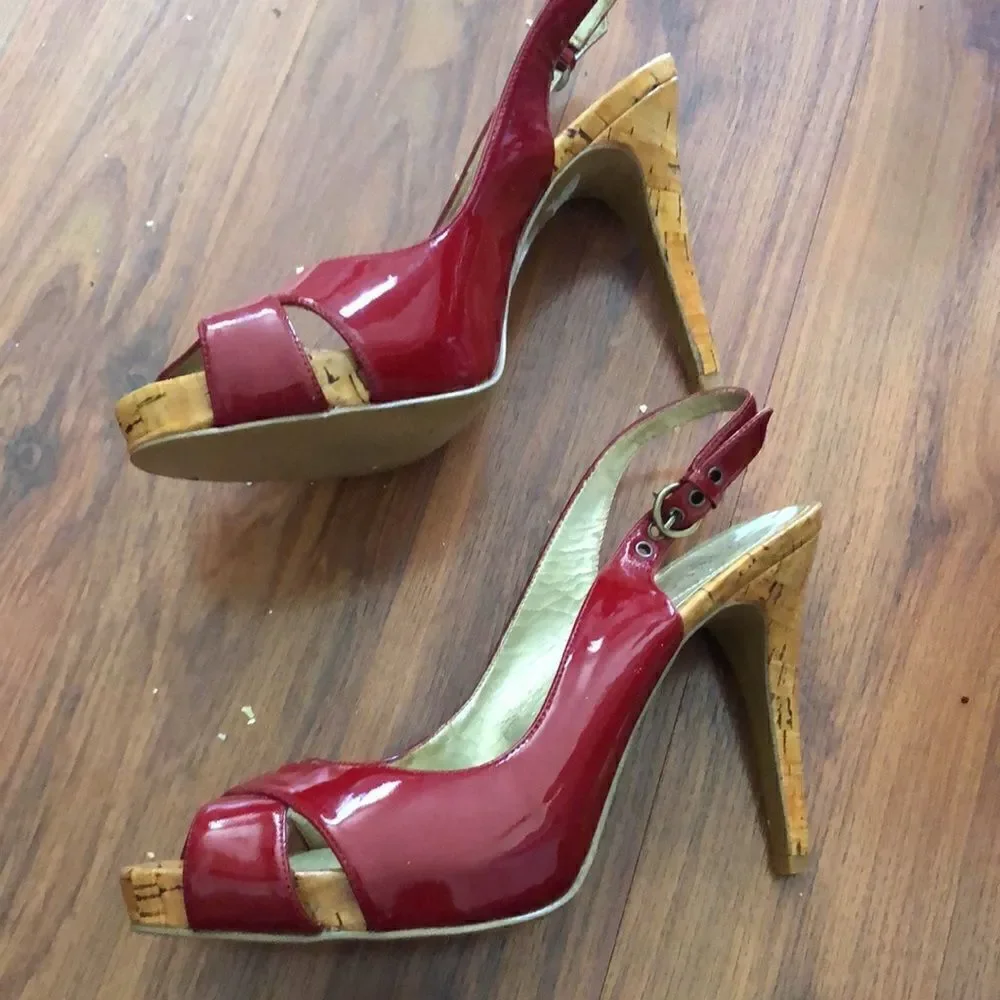 Vintage guess Red patent leather Kork platform heels. Size 7